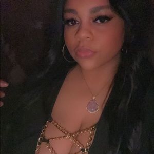 Meet your Posher, Esmeralda